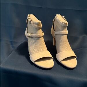 ANTONIO MELANI Cream Heels with Block Heel